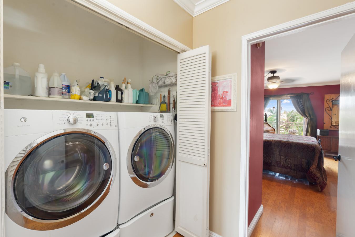 Hermosa Beach, California, 90254, United States, 4 Bedrooms Bedrooms, ,3 BathroomsBathrooms,Residential,For Sale,1892338