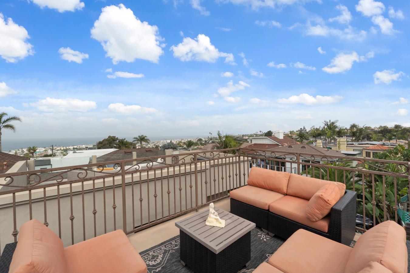 Hermosa Beach, California, 90254, United States, 4 Bedrooms Bedrooms, ,3 BathroomsBathrooms,Residential,For Sale,1892338