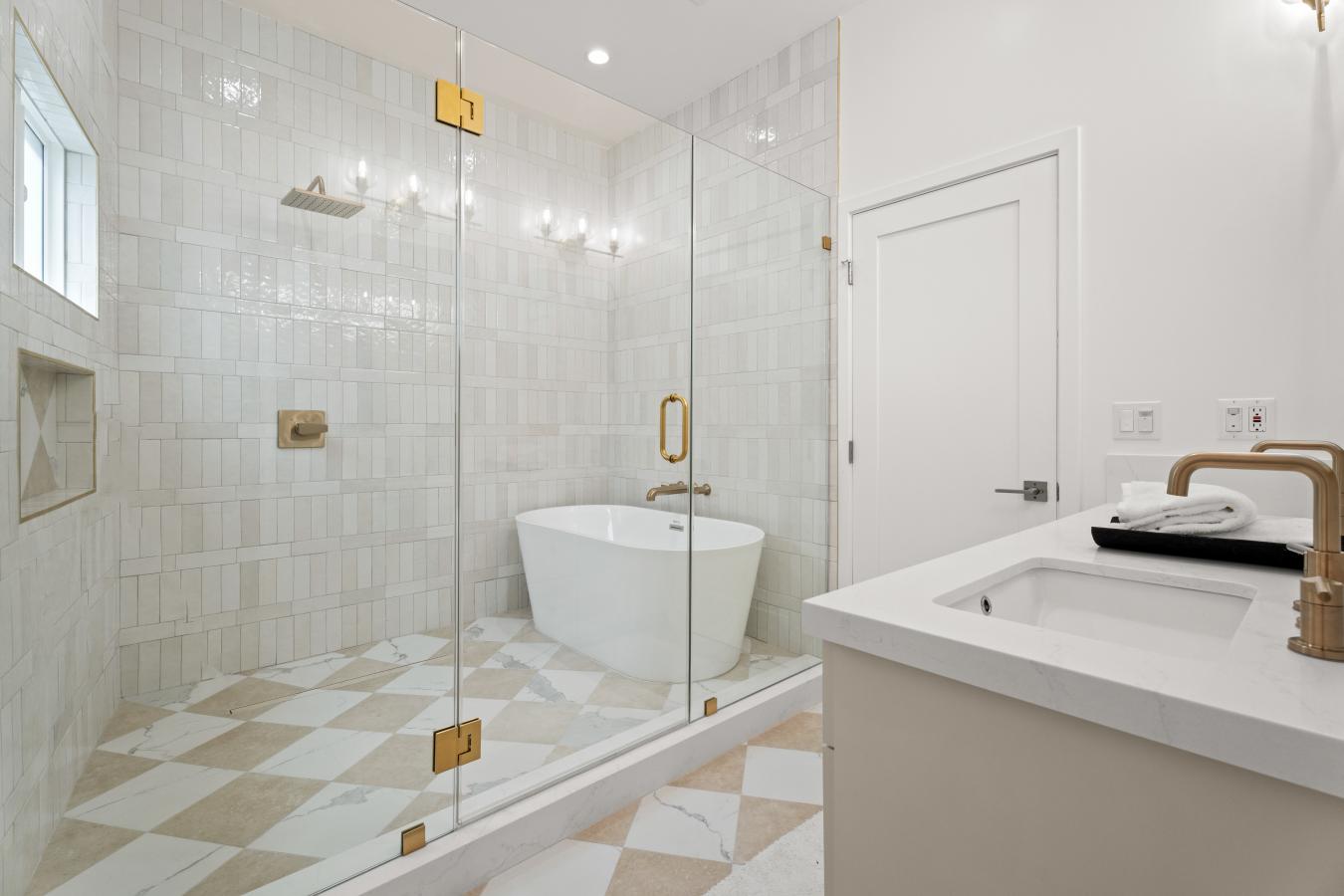 Westchester, California, 90045, United States, 4 Bedrooms Bedrooms, ,3 BathroomsBathrooms,Residential,For Sale,1892337