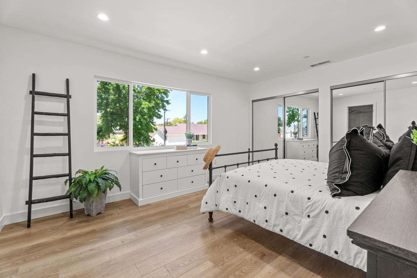 Westchester, California, 90045, United States, 4 Bedrooms Bedrooms, ,3 BathroomsBathrooms,Residential,For Sale,1892337
