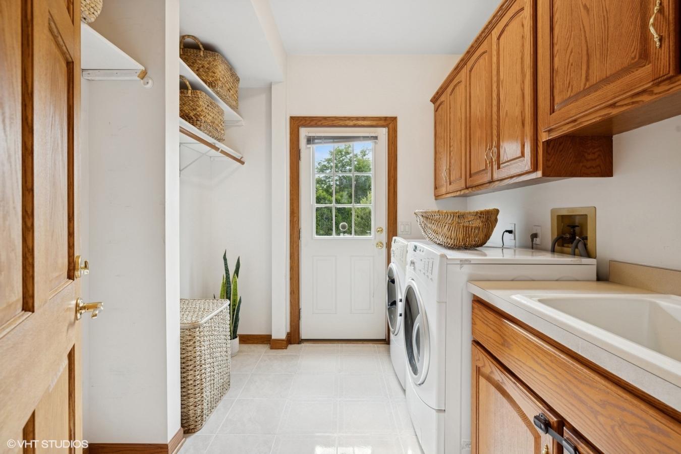 Libertyville, Illinois, 60048, United States, 4 Bedrooms Bedrooms, ,3 BathroomsBathrooms,Residential,For Sale,1892334