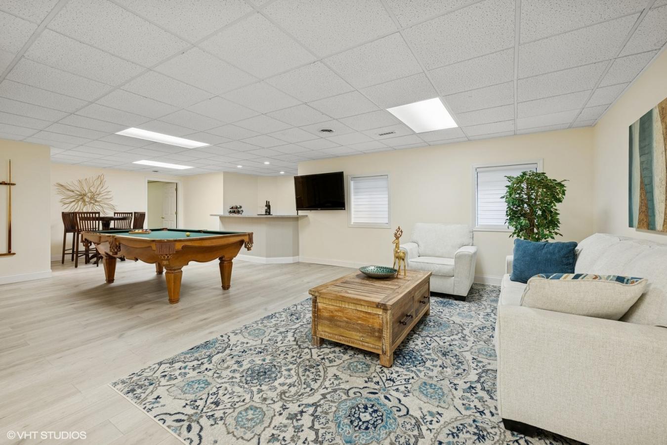 Libertyville, Illinois, 60048, United States, 4 Bedrooms Bedrooms, ,3 BathroomsBathrooms,Residential,For Sale,1892334