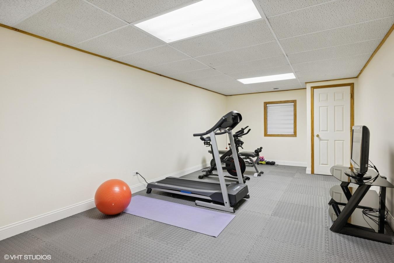 Libertyville, Illinois, 60048, United States, 4 Bedrooms Bedrooms, ,3 BathroomsBathrooms,Residential,For Sale,1892334