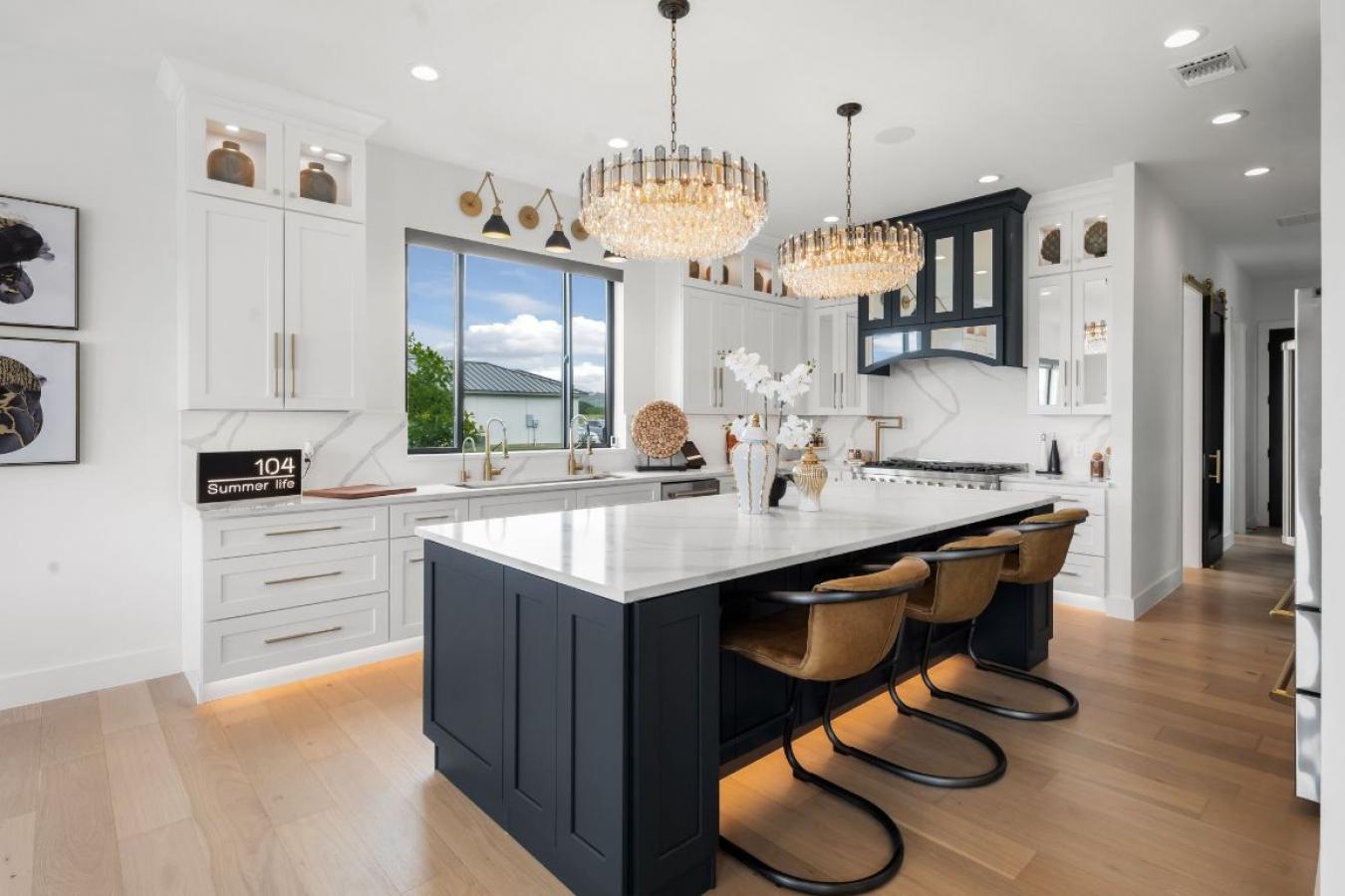 Kingsland, Texas, 78639, United States, 5 Bedrooms Bedrooms, ,5 BathroomsBathrooms,Residential,For Sale,1892332