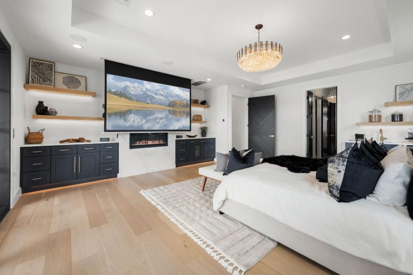 Kingsland, Texas, 78639, United States, 5 Bedrooms Bedrooms, ,5 BathroomsBathrooms,Residential,For Sale,1892332