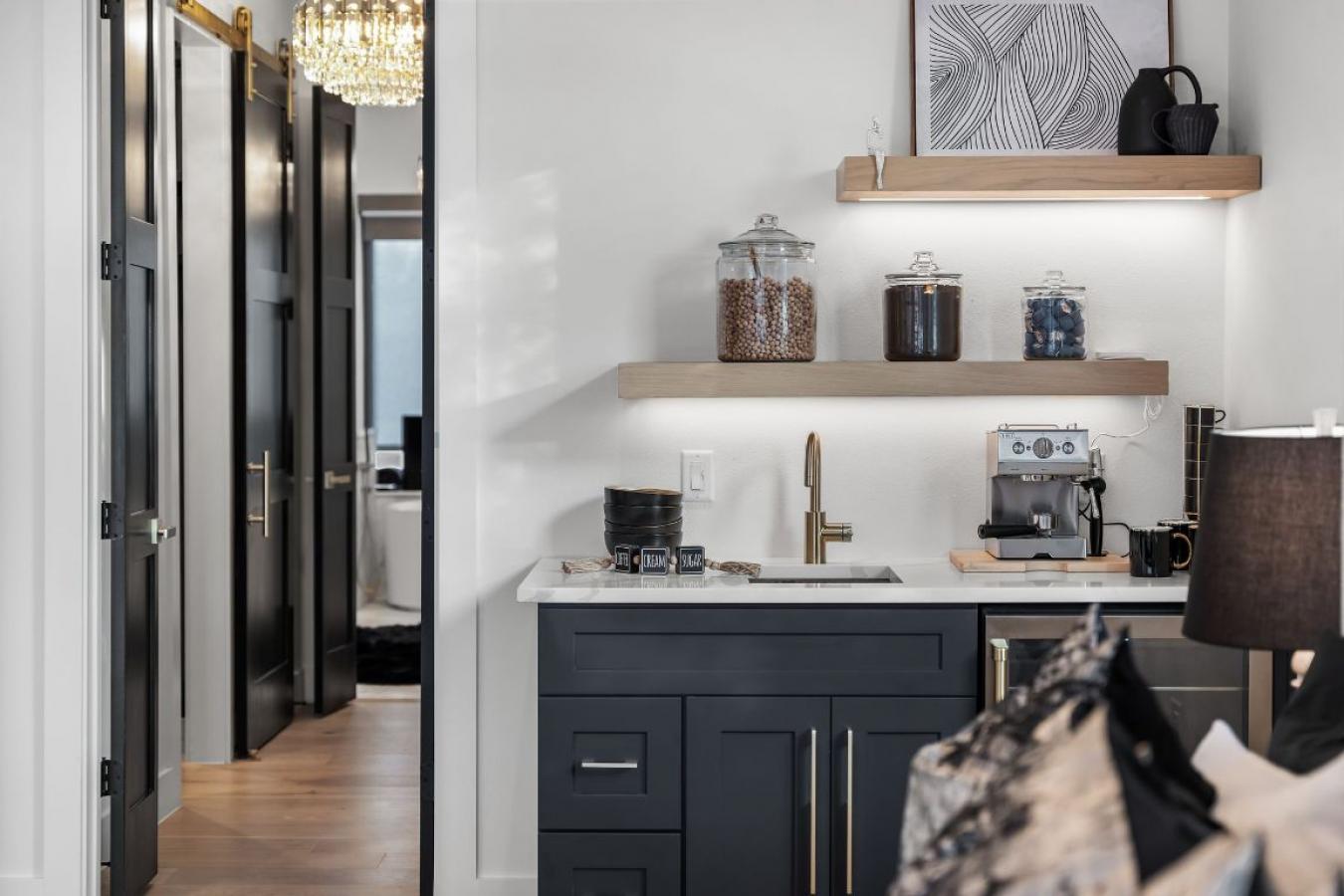 Kingsland, Texas, 78639, United States, 5 Bedrooms Bedrooms, ,5 BathroomsBathrooms,Residential,For Sale,1892332