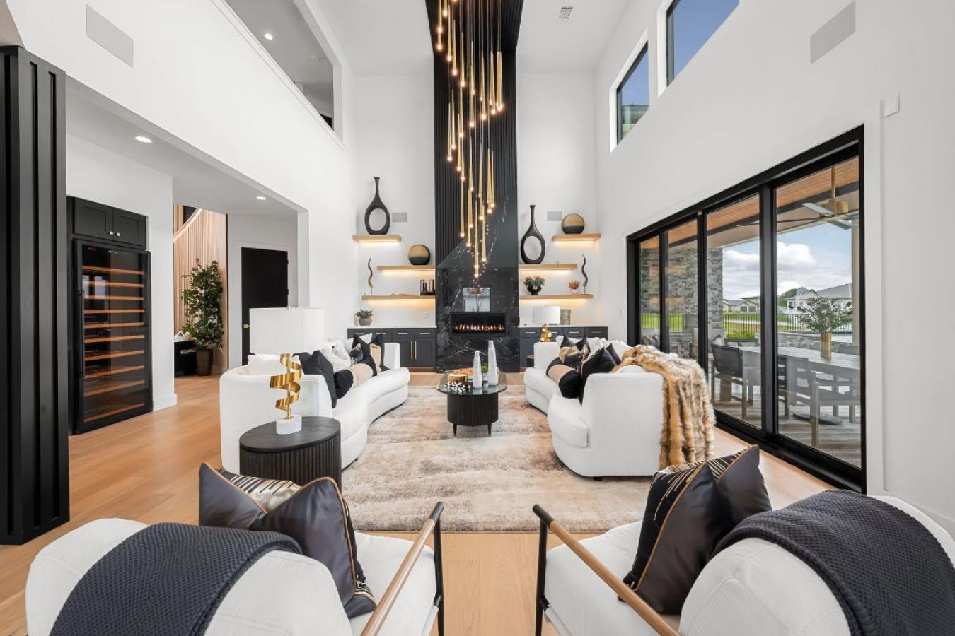 Kingsland, Texas, 78639, United States, 5 Bedrooms Bedrooms, ,5 BathroomsBathrooms,Residential,For Sale,1892332