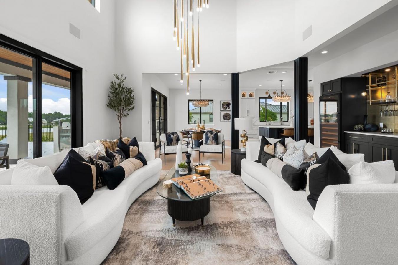 Kingsland, Texas, 78639, United States, 5 Bedrooms Bedrooms, ,5 BathroomsBathrooms,Residential,For Sale,1892332