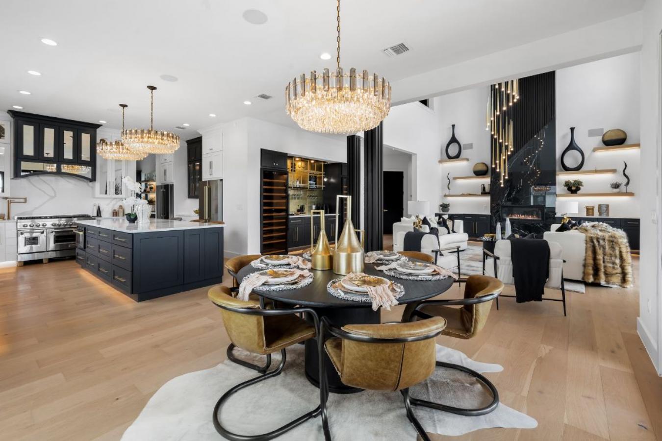 Kingsland, Texas, 78639, United States, 5 Bedrooms Bedrooms, ,5 BathroomsBathrooms,Residential,For Sale,1892332