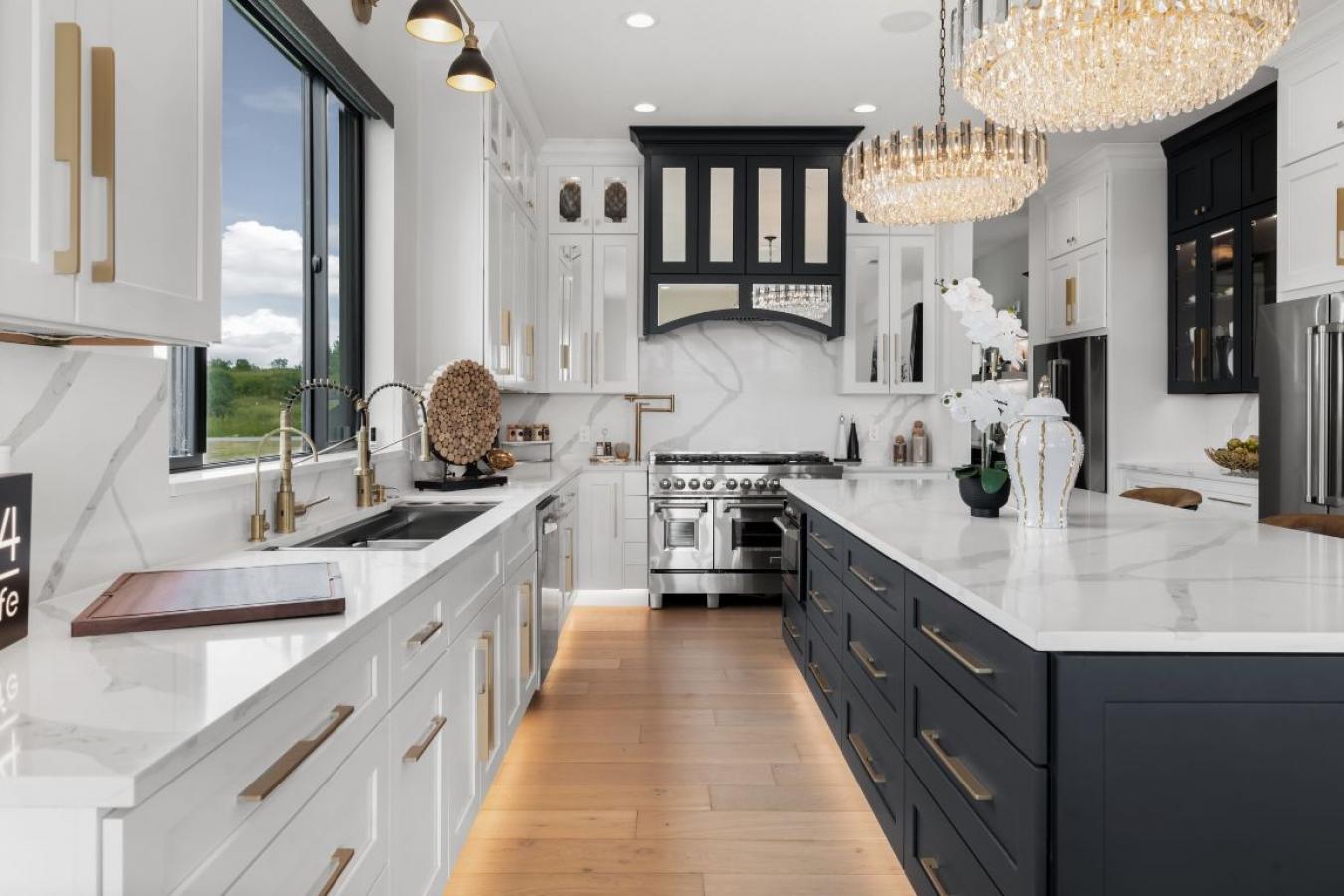 Kingsland, Texas, 78639, United States, 5 Bedrooms Bedrooms, ,5 BathroomsBathrooms,Residential,For Sale,1892332