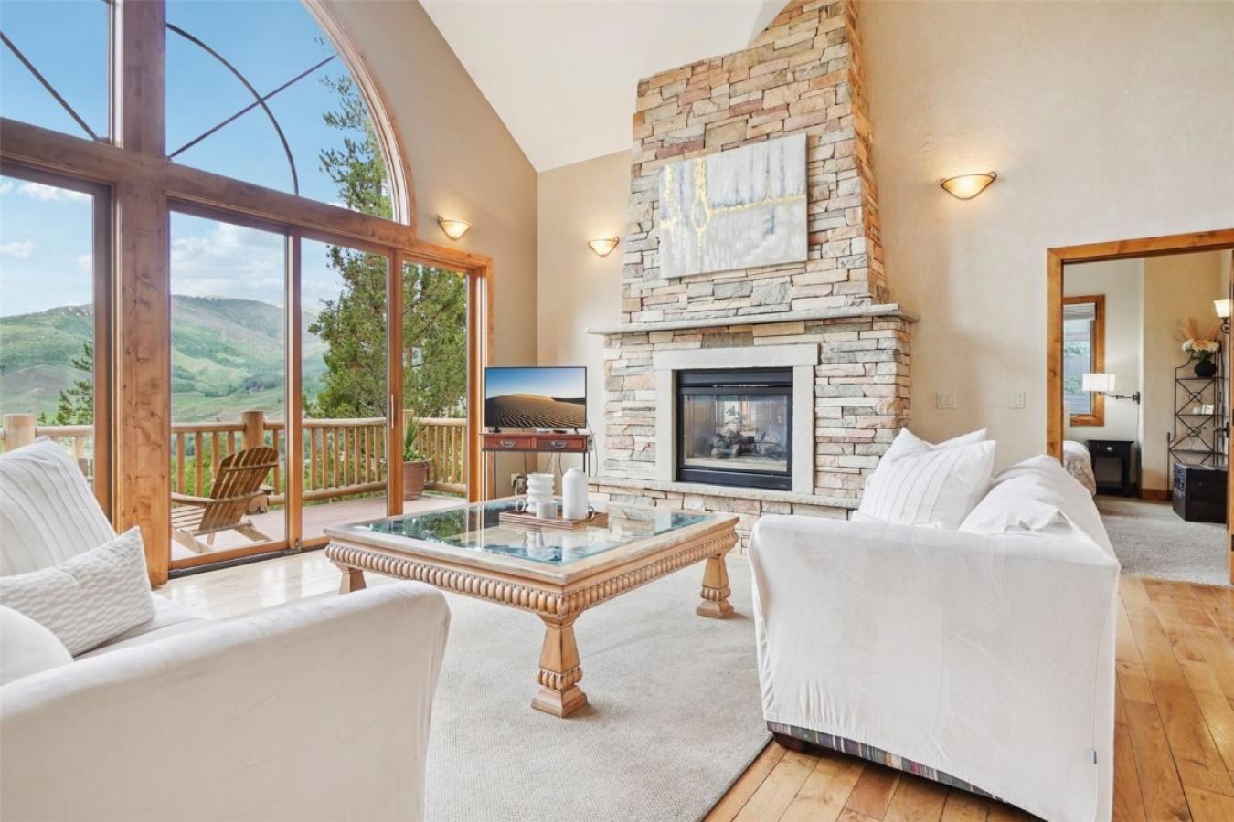 Silverthorne, Colorado, 80498, United States, 4 Bedrooms Bedrooms, ,2 BathroomsBathrooms,Residential,For Sale,1893162