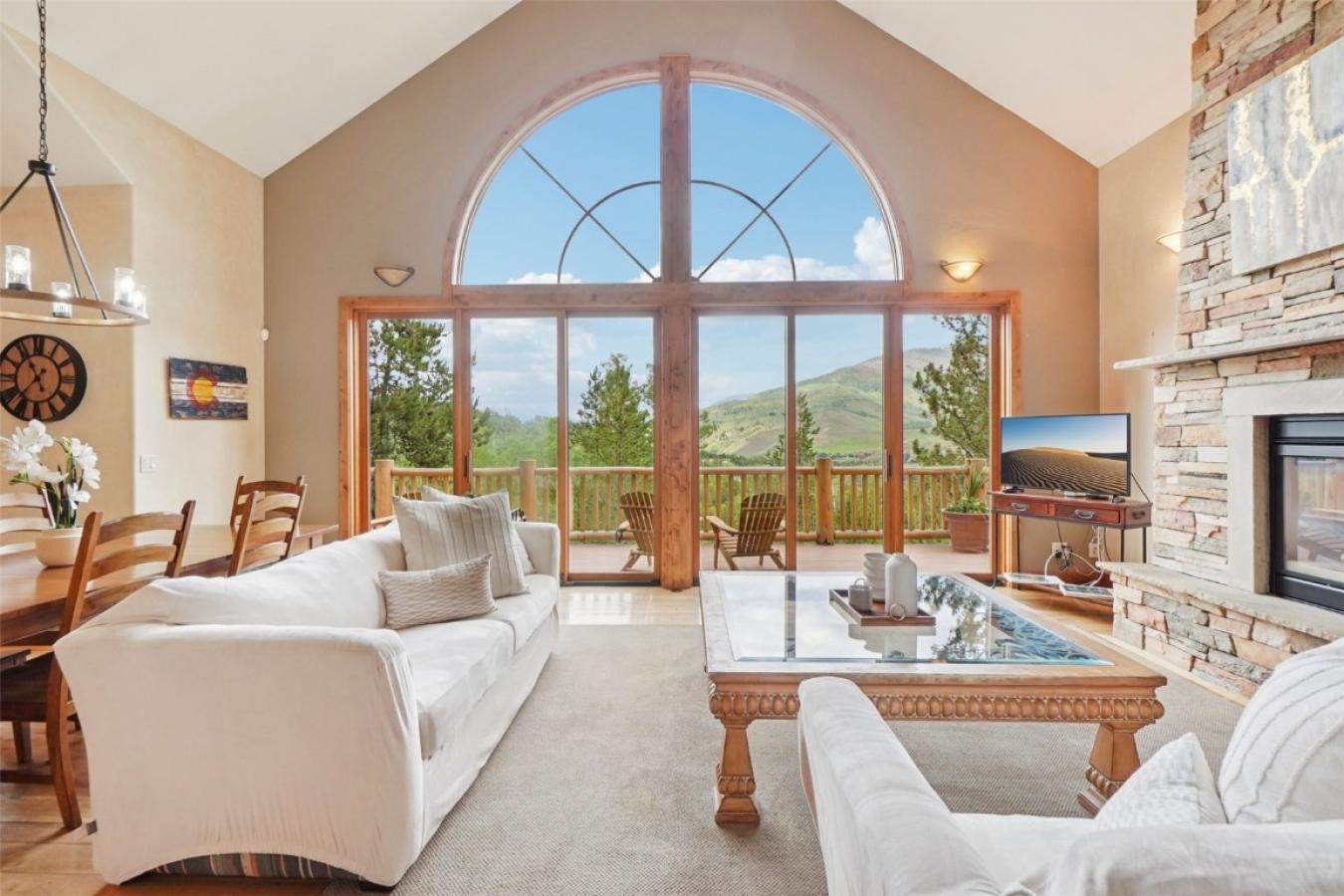 Silverthorne, Colorado, 80498, United States, 4 Bedrooms Bedrooms, ,2 BathroomsBathrooms,Residential,For Sale,1893162