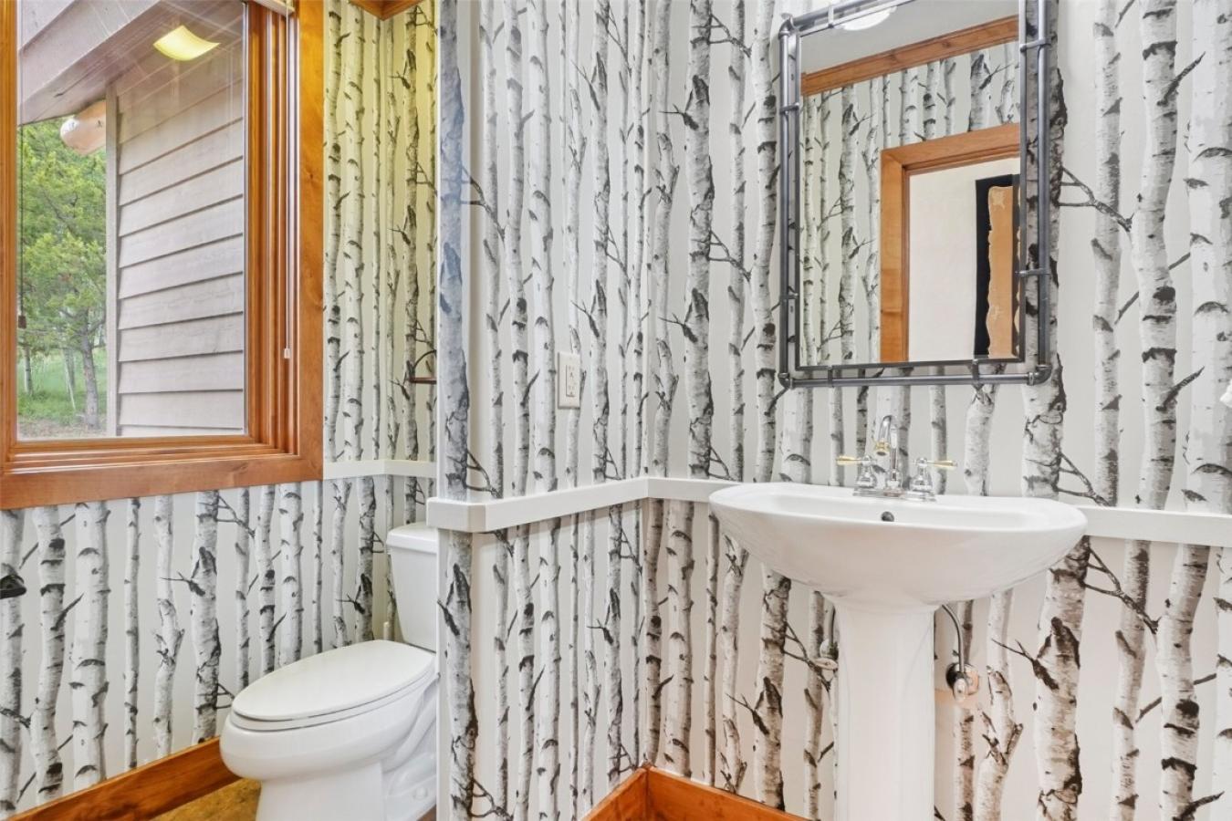 Silverthorne, Colorado, 80498, United States, 4 Bedrooms Bedrooms, ,2 BathroomsBathrooms,Residential,For Sale,1893162