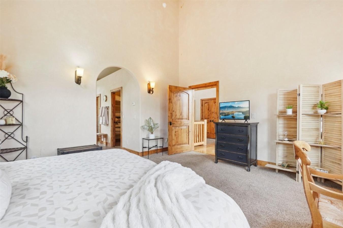 Silverthorne, Colorado, 80498, United States, 4 Bedrooms Bedrooms, ,2 BathroomsBathrooms,Residential,For Sale,1893162