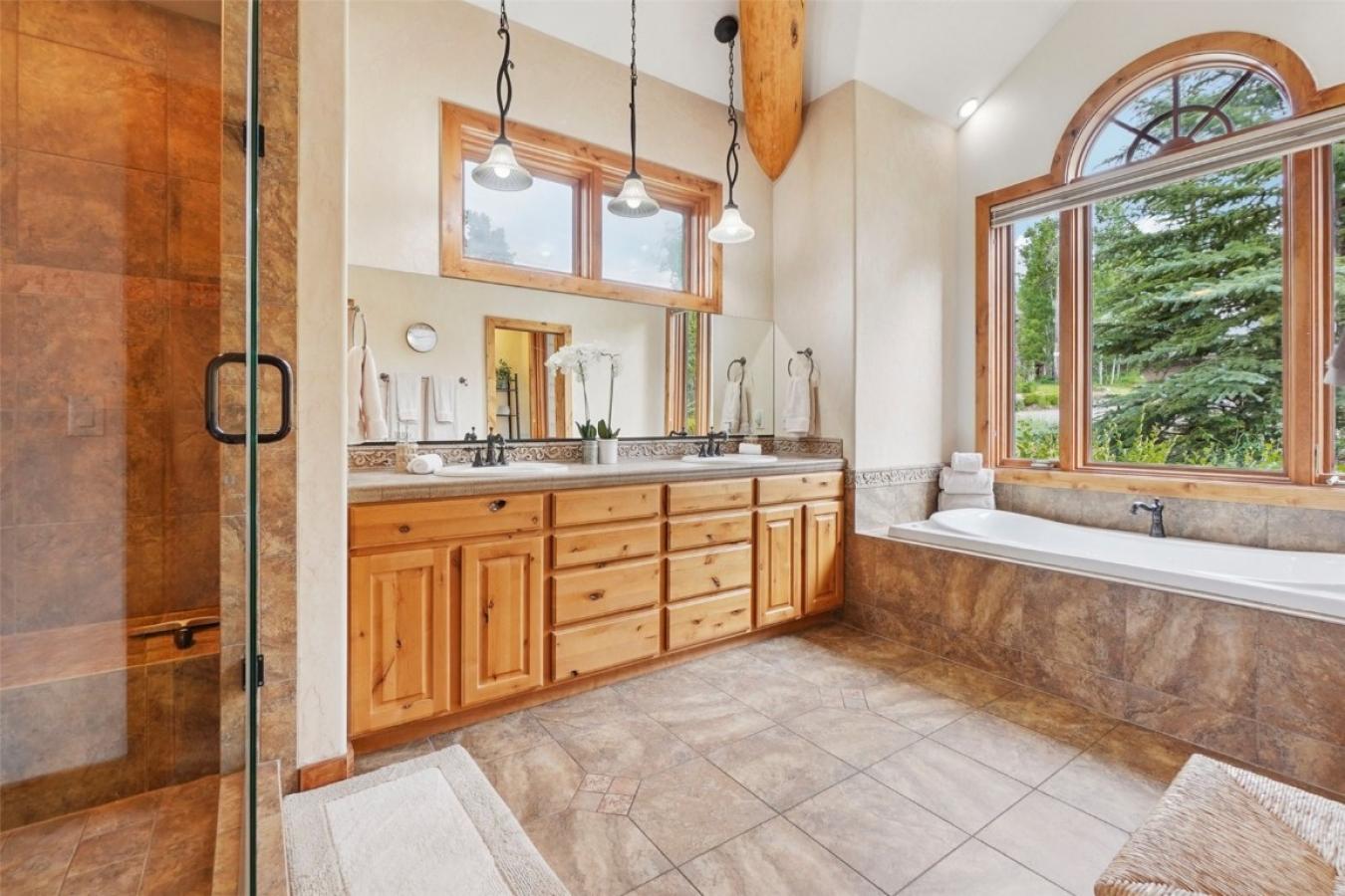 Silverthorne, Colorado, 80498, United States, 4 Bedrooms Bedrooms, ,2 BathroomsBathrooms,Residential,For Sale,1893162