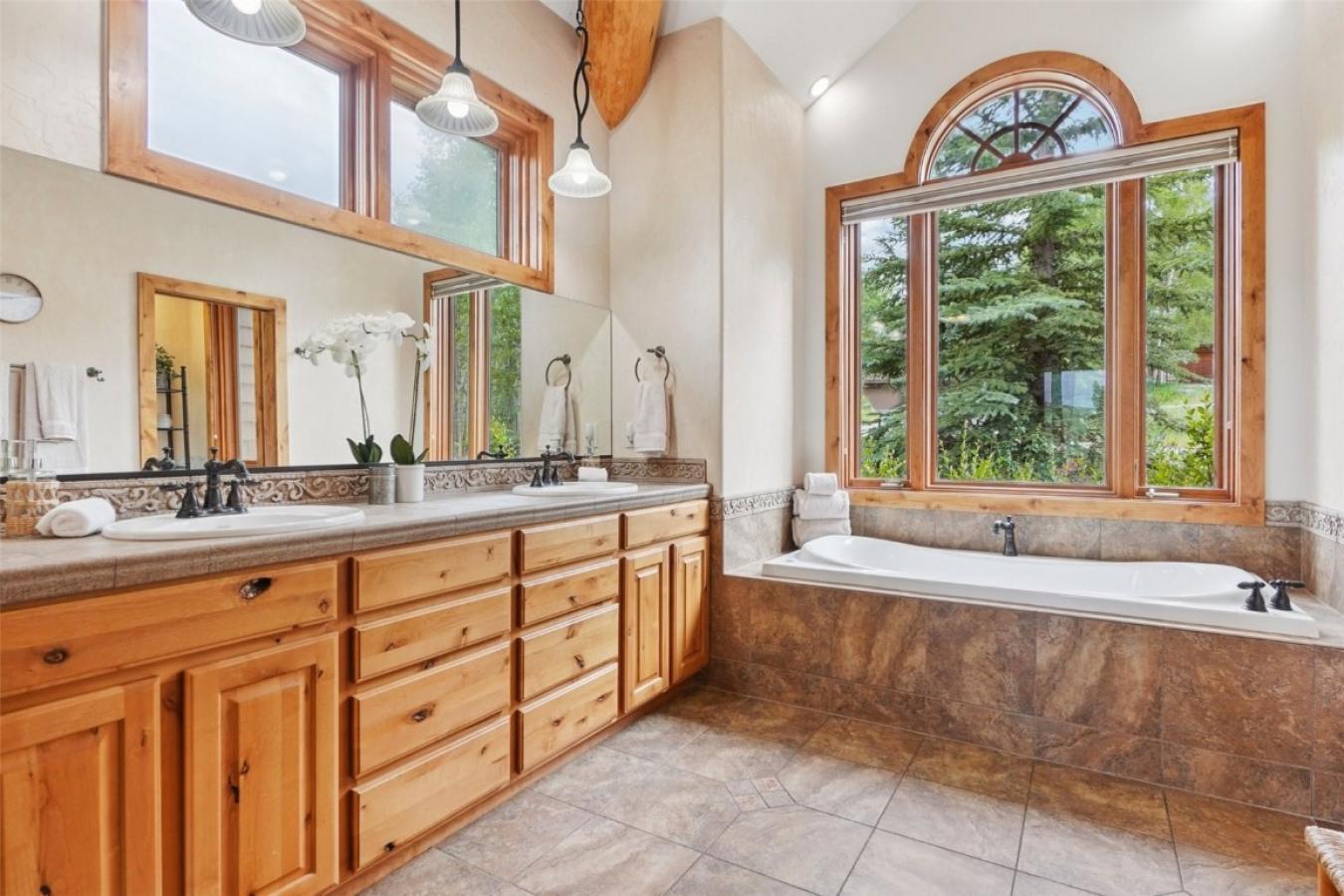 Silverthorne, Colorado, 80498, United States, 4 Bedrooms Bedrooms, ,2 BathroomsBathrooms,Residential,For Sale,1893162