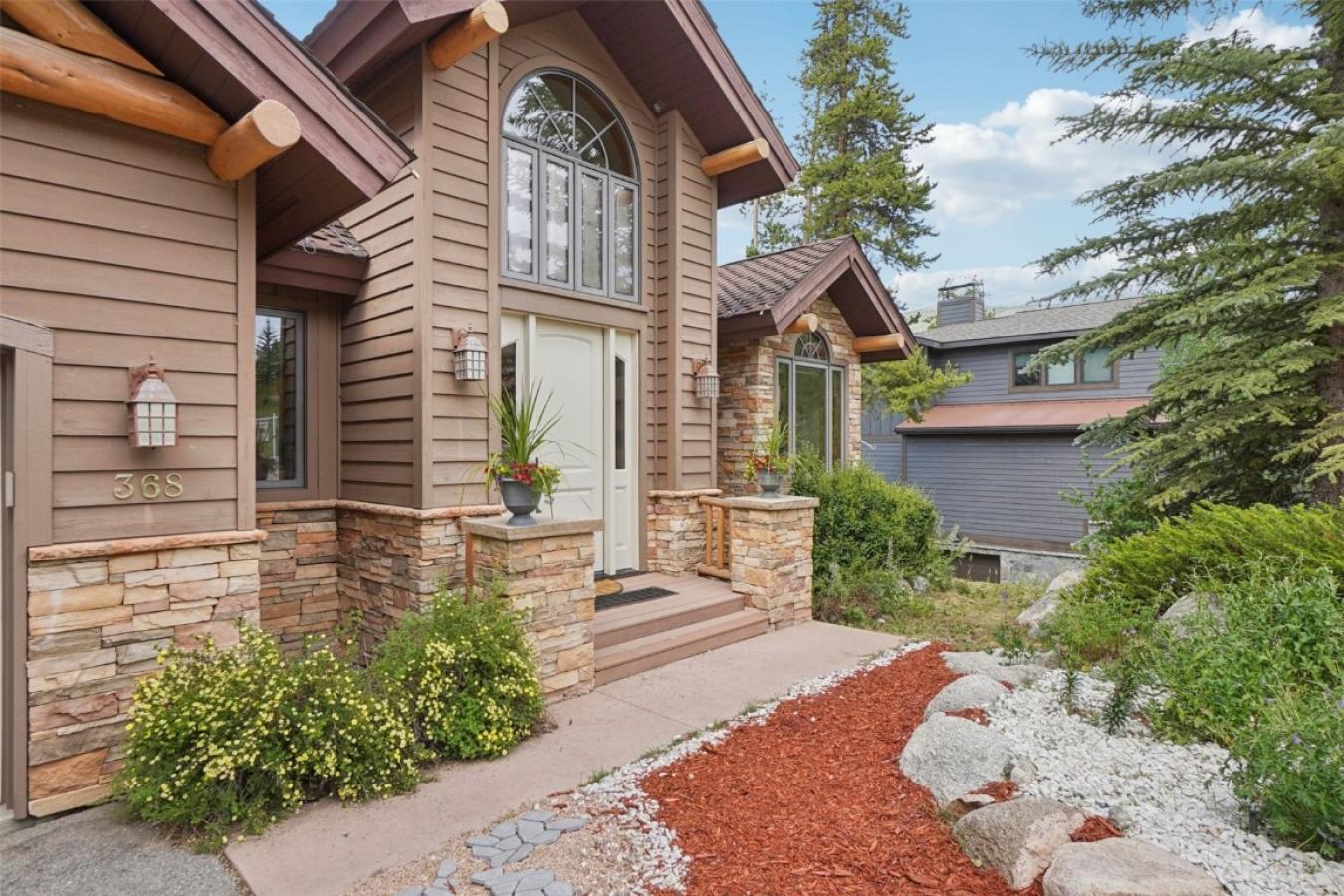 Silverthorne, Colorado, 80498, United States, 4 Bedrooms Bedrooms, ,2 BathroomsBathrooms,Residential,For Sale,1893162