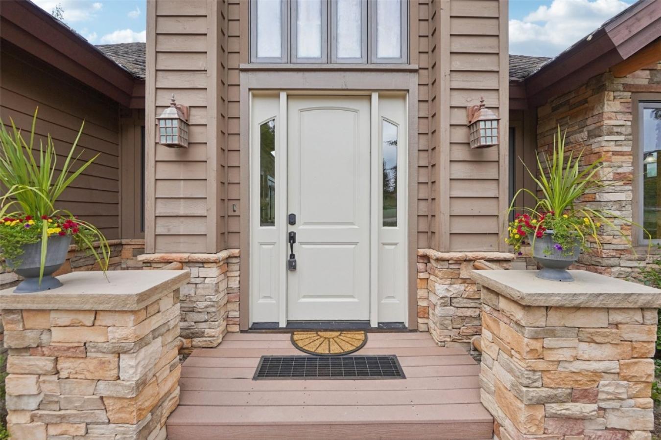 Silverthorne, Colorado, 80498, United States, 4 Bedrooms Bedrooms, ,2 BathroomsBathrooms,Residential,For Sale,1893162