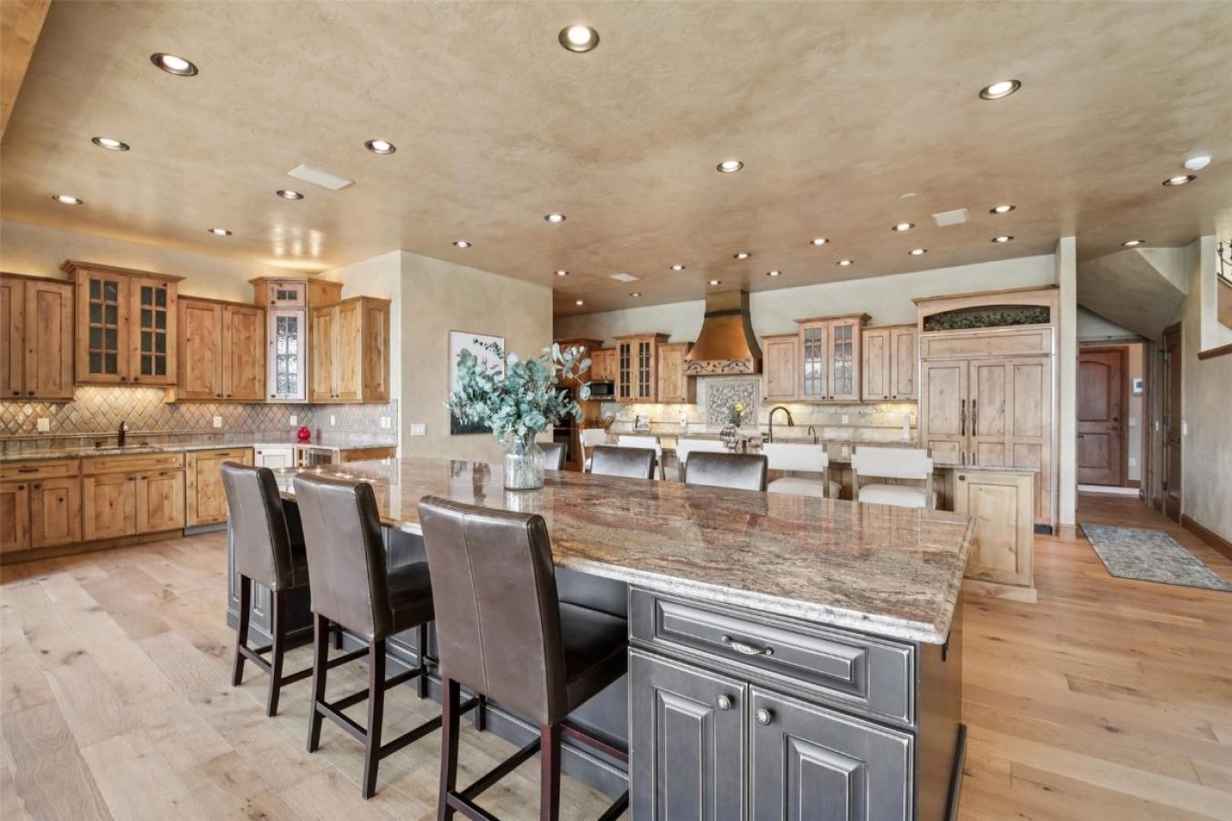 Dillon, Colorado, 80435, United States, 6 Bedrooms Bedrooms, ,3 BathroomsBathrooms,Residential,For Sale,1893153