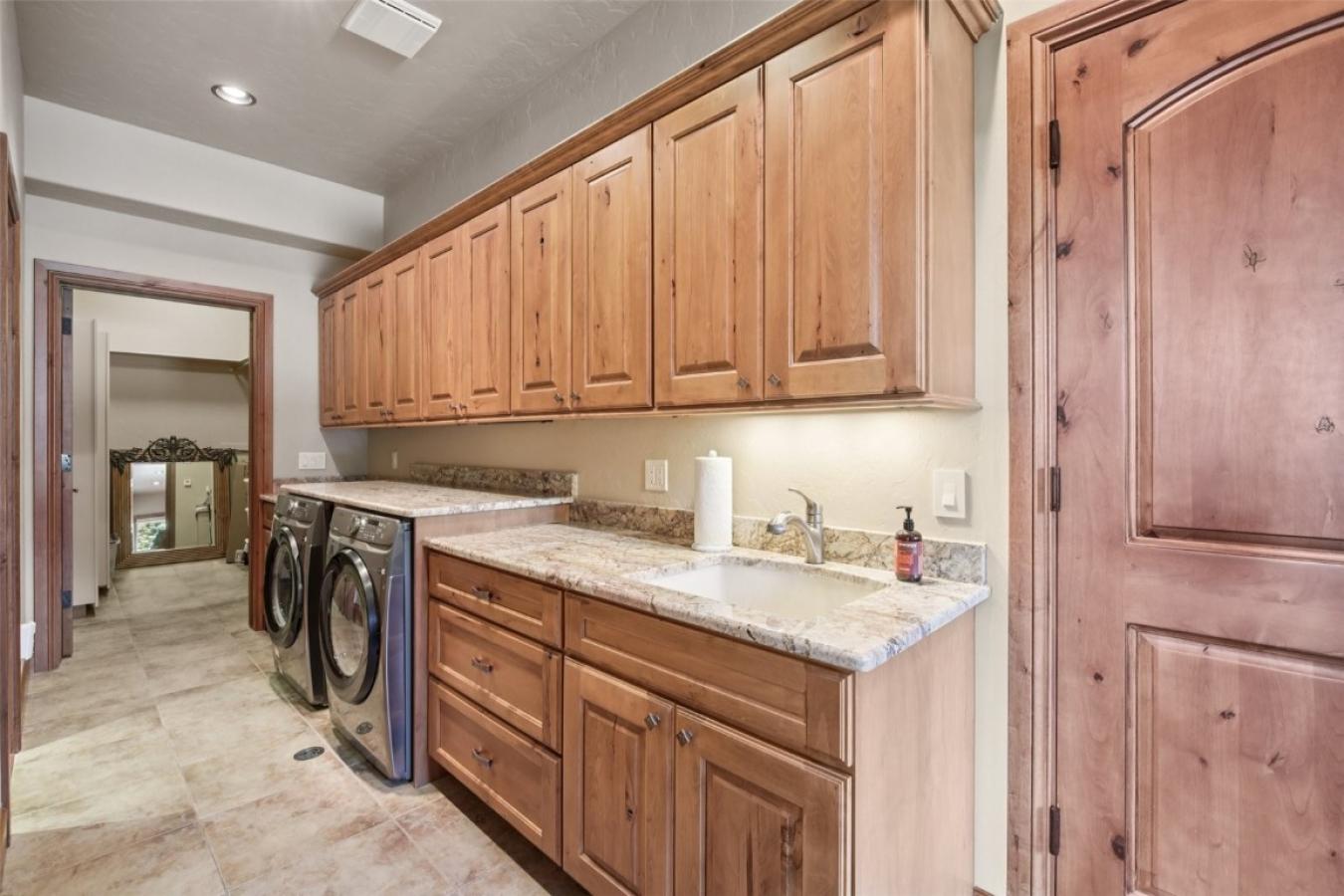 Dillon, Colorado, 80435, United States, 6 Bedrooms Bedrooms, ,3 BathroomsBathrooms,Residential,For Sale,1893153