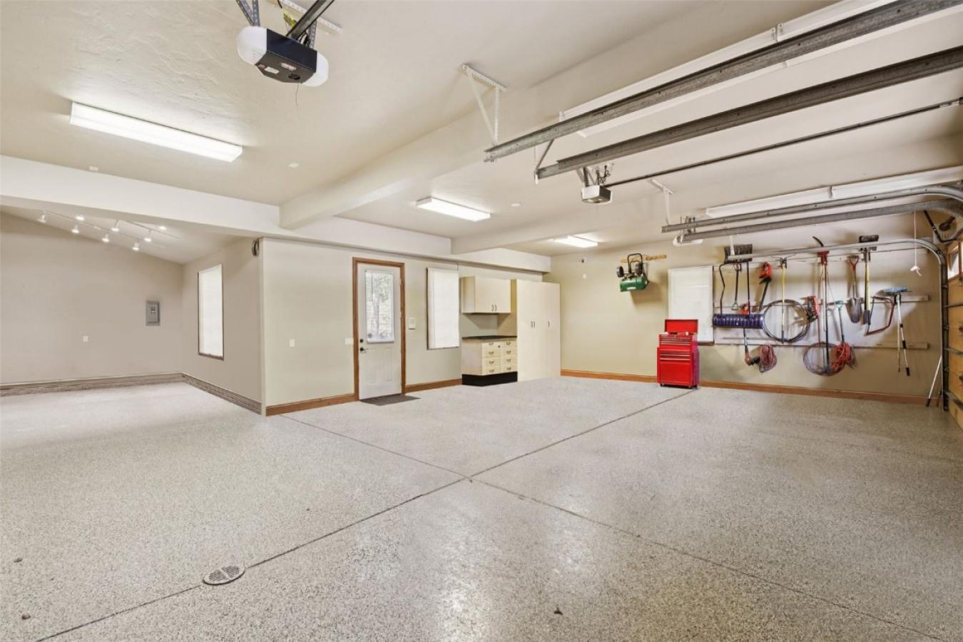 Dillon, Colorado, 80435, United States, 6 Bedrooms Bedrooms, ,3 BathroomsBathrooms,Residential,For Sale,1893153