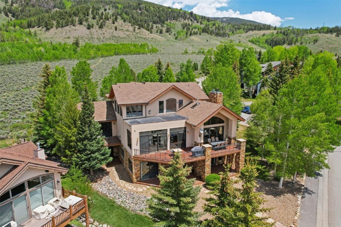 Dillon, Colorado, 80435, United States, 6 Bedrooms Bedrooms, ,3 BathroomsBathrooms,Residential,For Sale,1893153