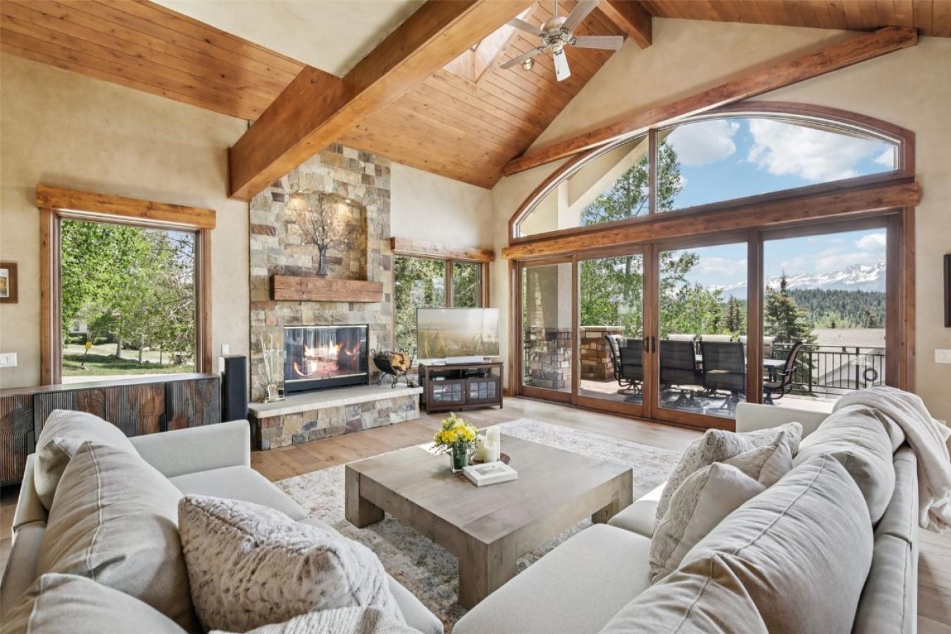 Dillon, Colorado, 80435, United States, 6 Bedrooms Bedrooms, ,3 BathroomsBathrooms,Residential,For Sale,1893153