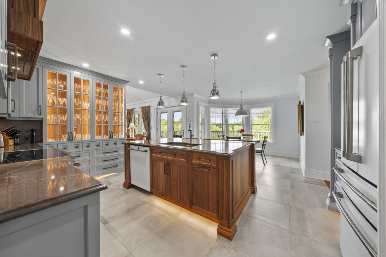 Canton Hatley, Estrie, J0B2C0, Canada, 5 Bedrooms Bedrooms, ,4 BathroomsBathrooms,Residential,For Sale,1893148