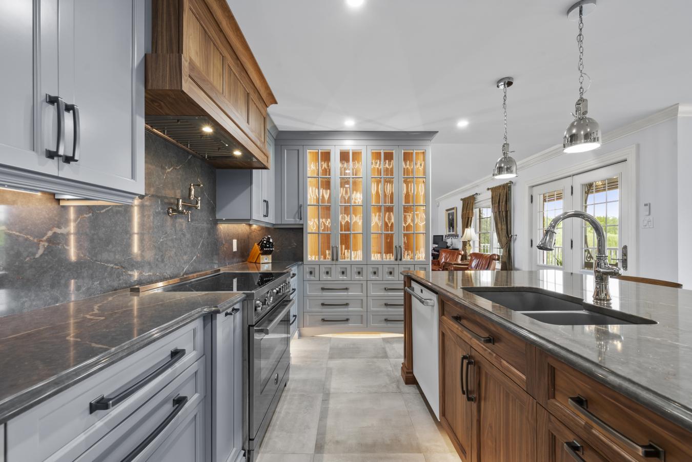 Canton Hatley, Estrie, J0B2C0, Canada, 5 Bedrooms Bedrooms, ,4 BathroomsBathrooms,Residential,For Sale,1893148