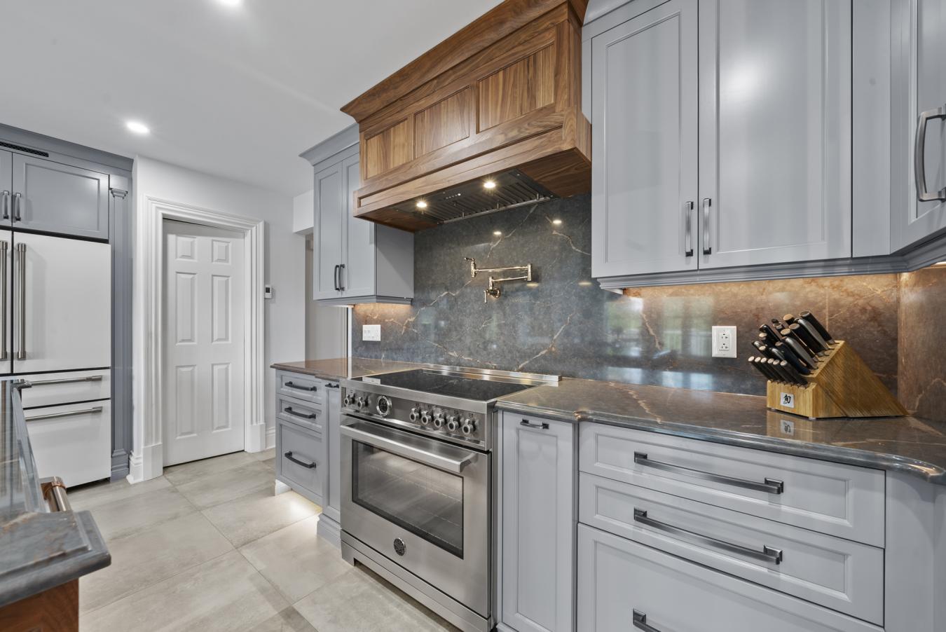 Canton Hatley, Estrie, J0B2C0, Canada, 5 Bedrooms Bedrooms, ,4 BathroomsBathrooms,Residential,For Sale,1893148