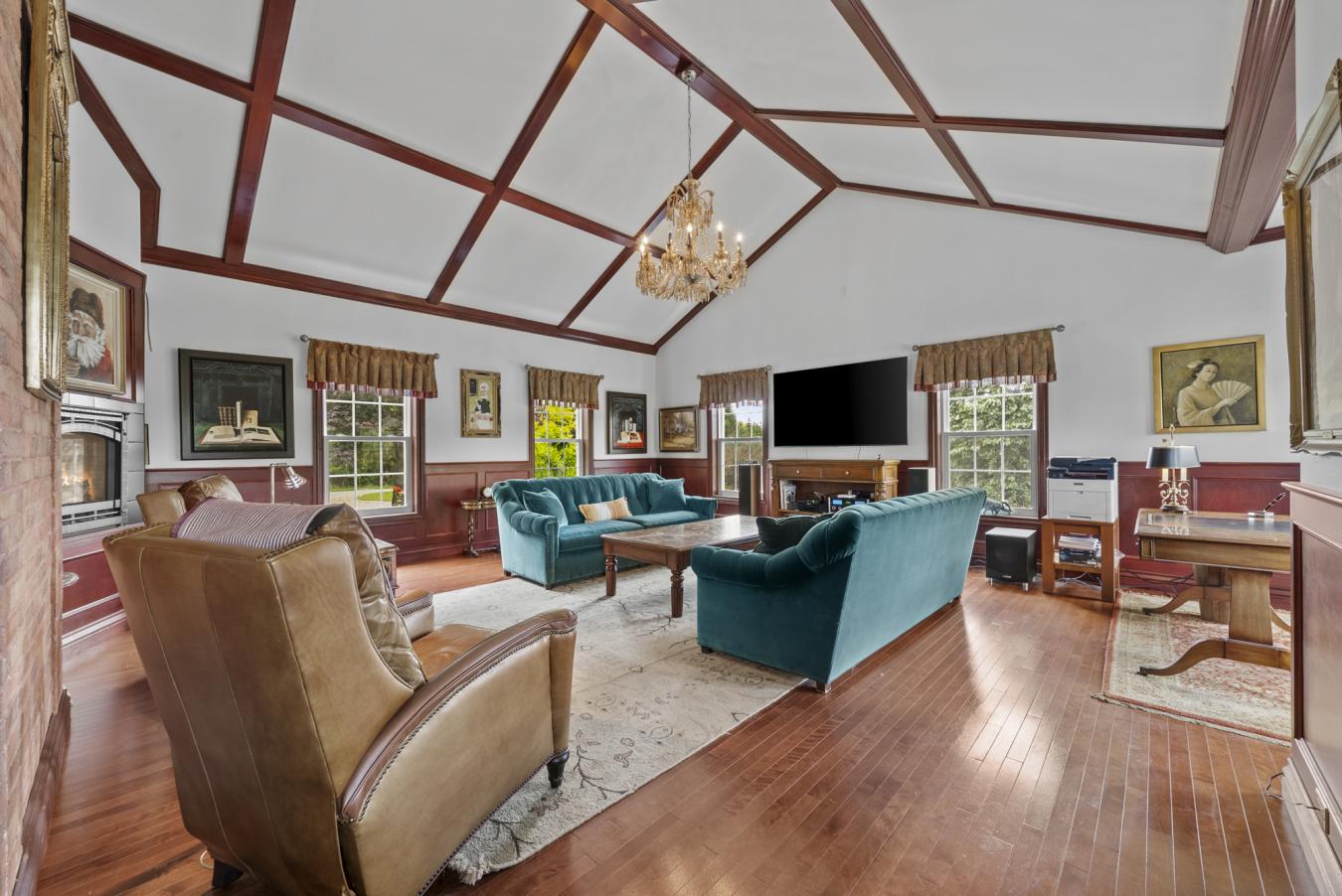 Canton Hatley, Estrie, J0B2C0, Canada, 5 Bedrooms Bedrooms, ,4 BathroomsBathrooms,Residential,For Sale,1893148