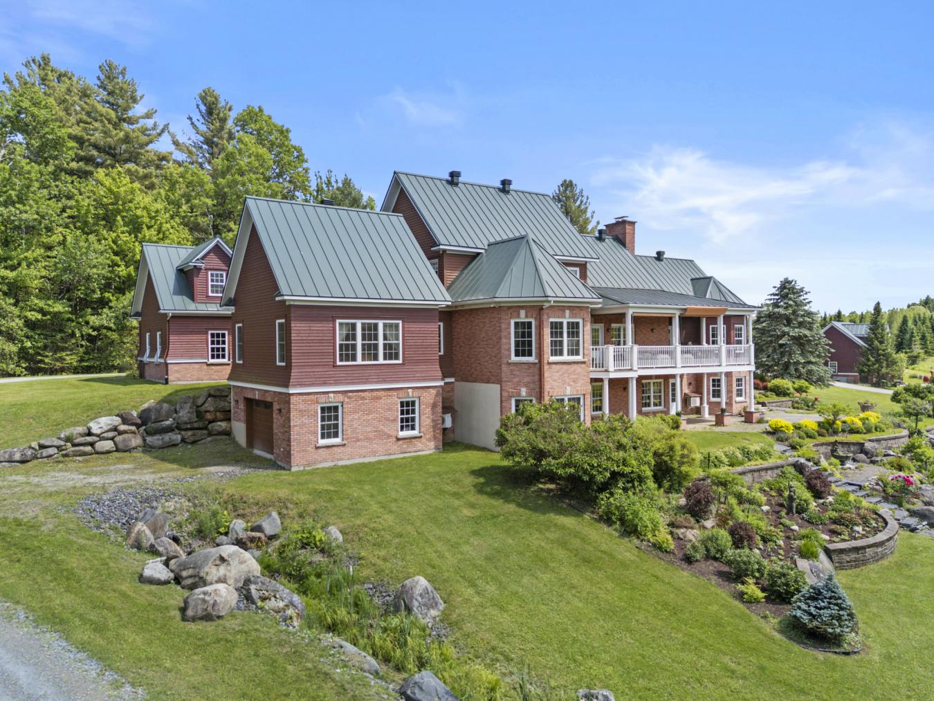 Canton Hatley, Estrie, J0B2C0, Canada, 5 Bedrooms Bedrooms, ,4 BathroomsBathrooms,Residential,For Sale,1893148