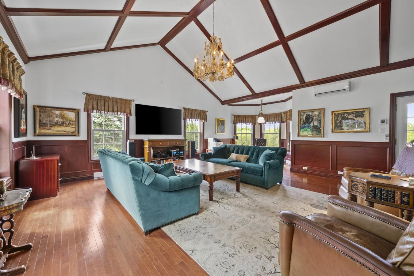 Canton Hatley, Estrie, J0B2C0, Canada, 5 Bedrooms Bedrooms, ,4 BathroomsBathrooms,Residential,For Sale,1893148