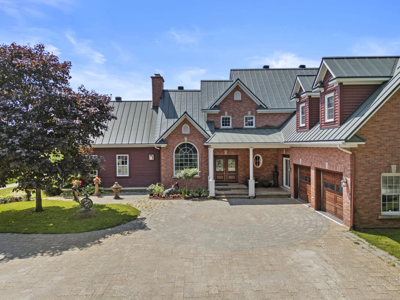 Canton Hatley, Estrie, J0B2C0, Canada, 5 Bedrooms Bedrooms, ,4 BathroomsBathrooms,Residential,For Sale,1893148