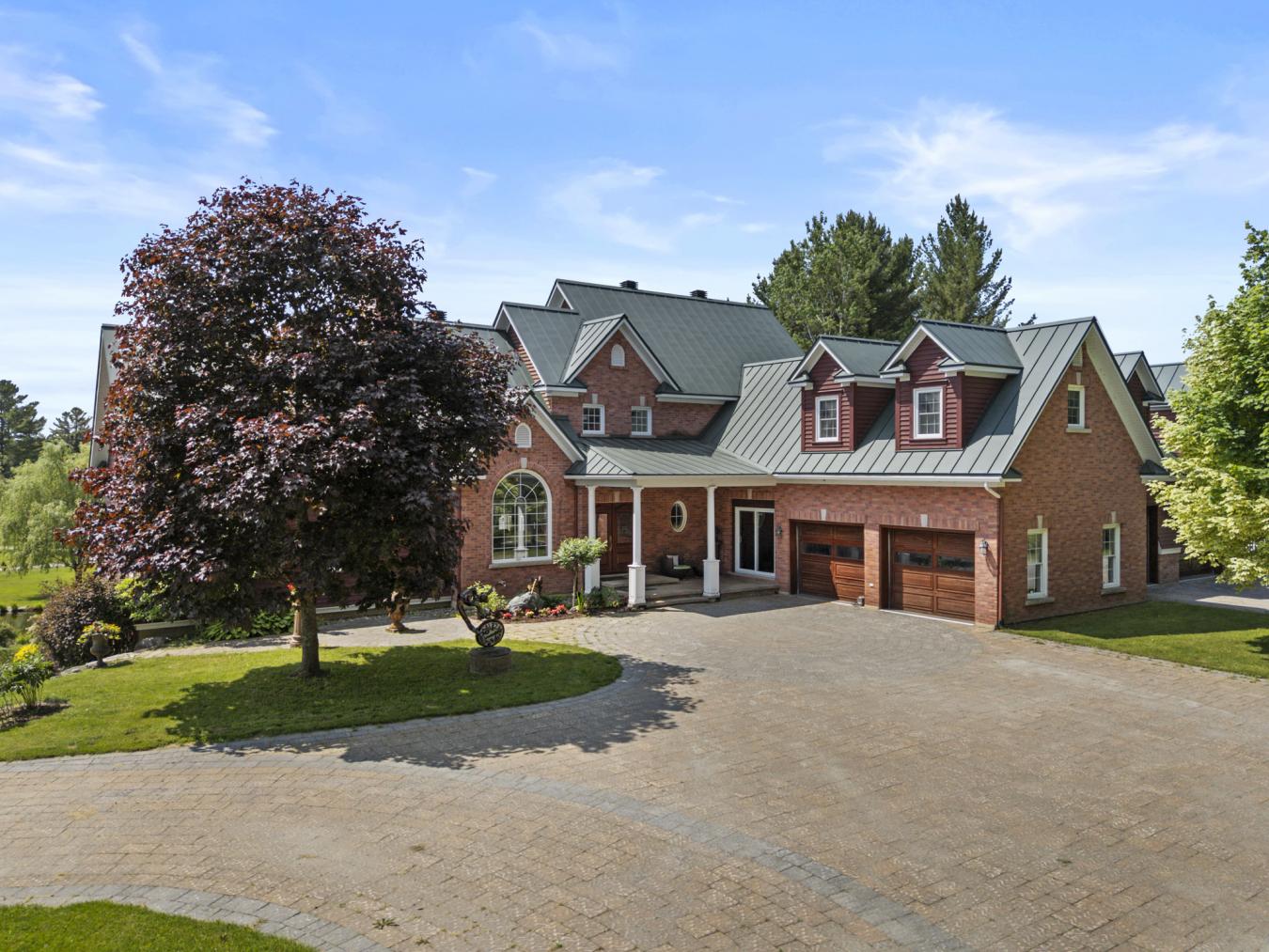 Canton Hatley, Estrie, J0B2C0, Canada, 5 Bedrooms Bedrooms, ,4 BathroomsBathrooms,Residential,For Sale,1893148