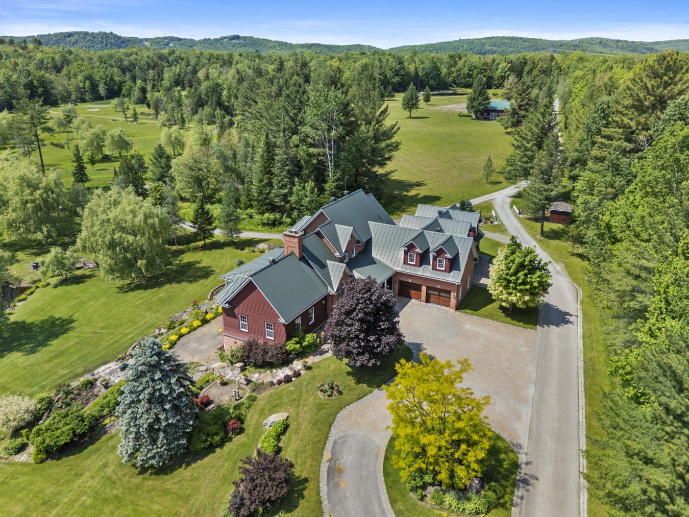 Canton Hatley, Estrie, J0B2C0, Canada, 5 Bedrooms Bedrooms, ,4 BathroomsBathrooms,Residential,For Sale,1893148