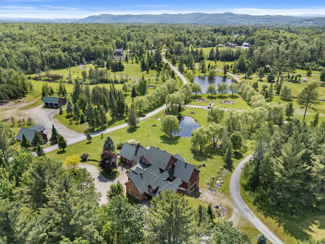 Canton Hatley, Estrie, J0B2C0, Canada, 5 Bedrooms Bedrooms, ,4 BathroomsBathrooms,Residential,For Sale,1893148