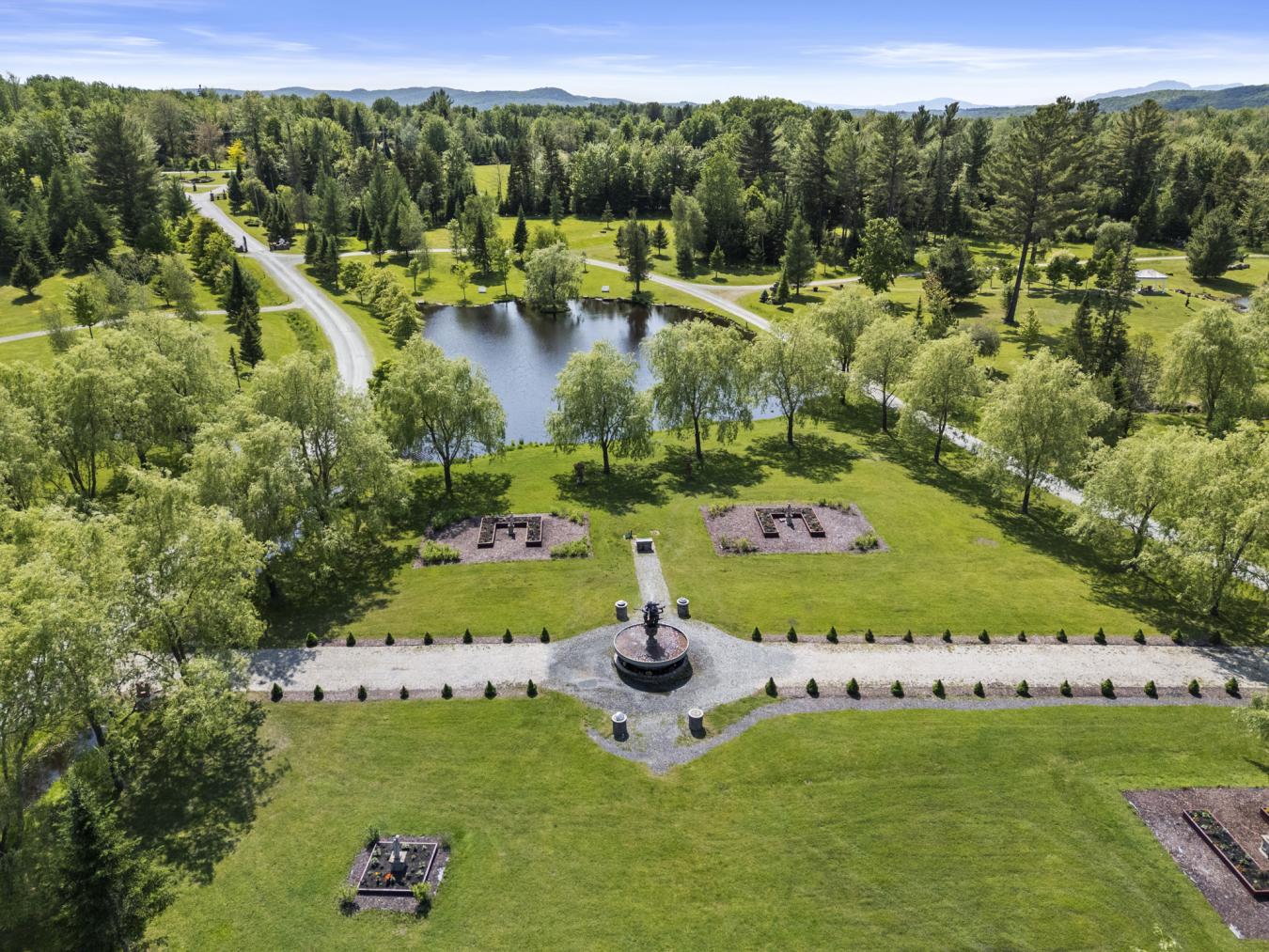 Canton Hatley, Estrie, J0B2C0, Canada, 5 Bedrooms Bedrooms, ,4 BathroomsBathrooms,Residential,For Sale,1893148