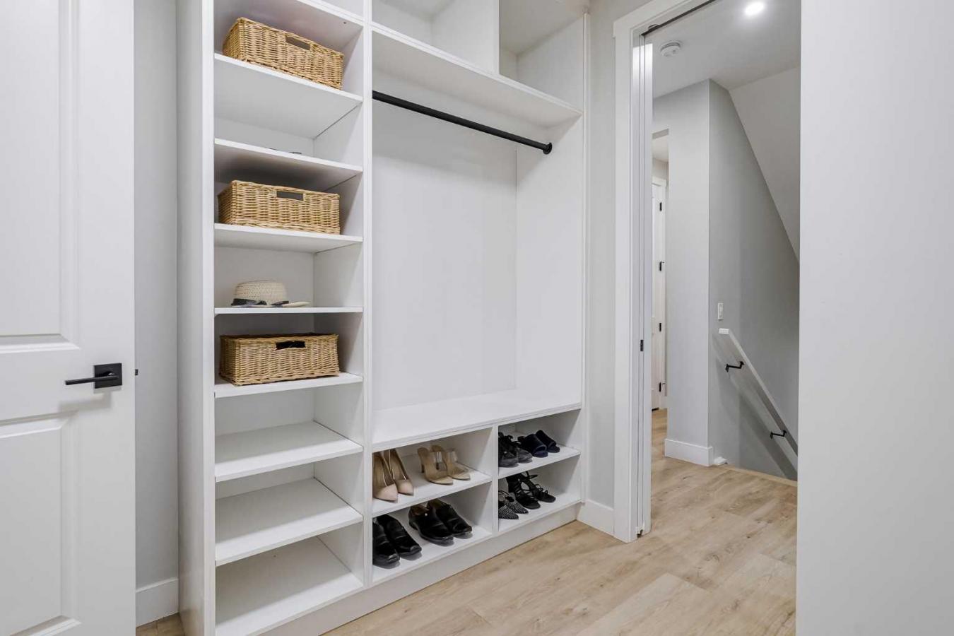 Rural Rocky View County, AB, T3Z 0G3, Canada, 6 Bedrooms Bedrooms, ,4 BathroomsBathrooms,Residential,For Sale,1893146