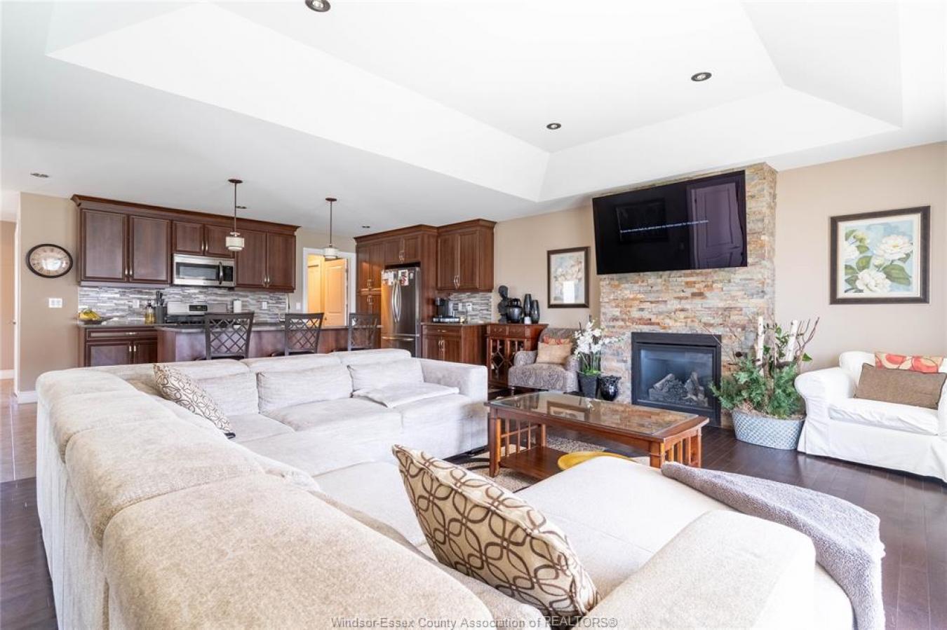Windsor, ON, N8P 0B7, Canada, 4 Bedrooms Bedrooms, ,3 BathroomsBathrooms,Residential,For Sale,1893145