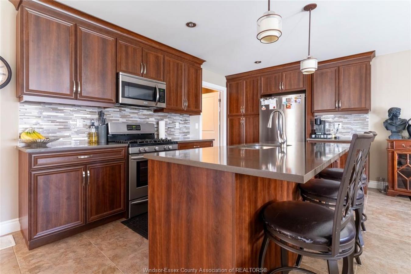 Windsor, ON, N8P 0B7, Canada, 4 Bedrooms Bedrooms, ,3 BathroomsBathrooms,Residential,For Sale,1893145
