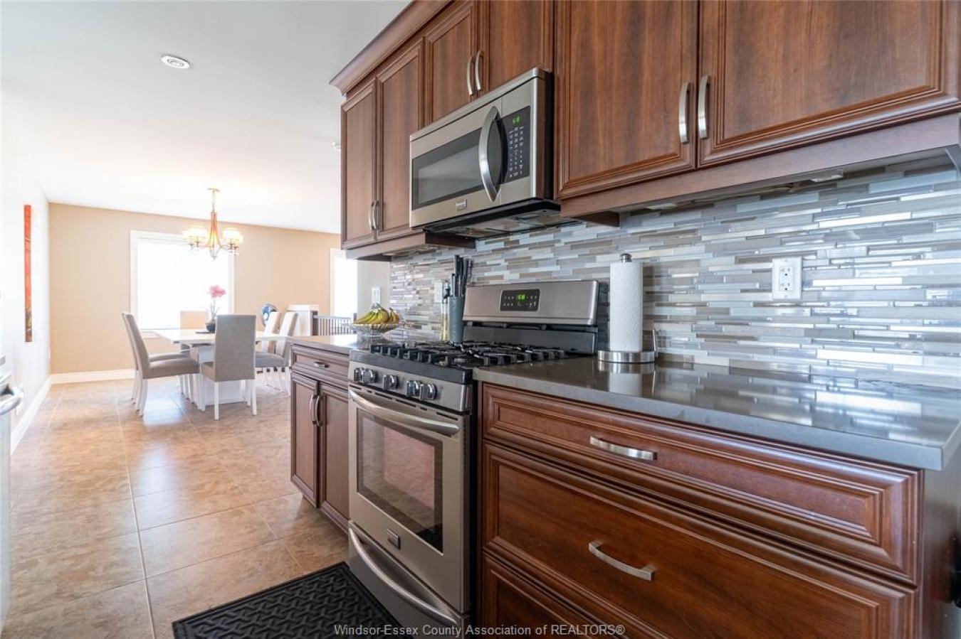 Windsor, ON, N8P 0B7, Canada, 4 Bedrooms Bedrooms, ,3 BathroomsBathrooms,Residential,For Sale,1893145