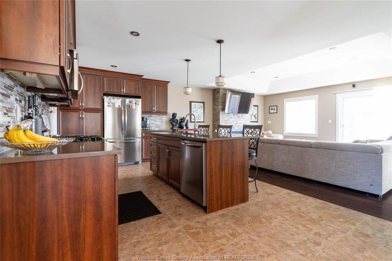Windsor, ON, N8P 0B7, Canada, 4 Bedrooms Bedrooms, ,3 BathroomsBathrooms,Residential,For Sale,1893145