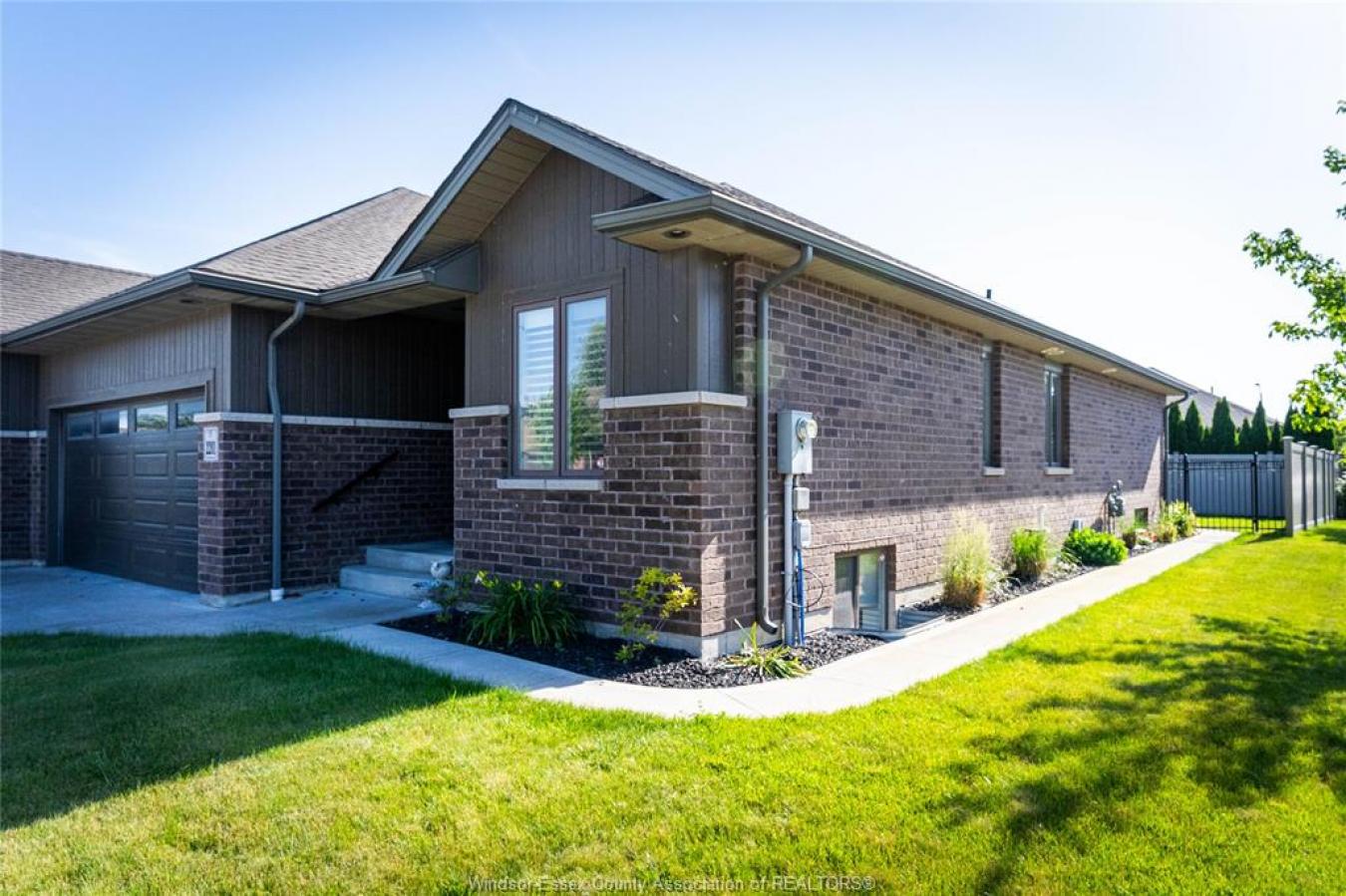 Windsor, ON, N8P 0B7, Canada, 4 Bedrooms Bedrooms, ,3 BathroomsBathrooms,Residential,For Sale,1893145