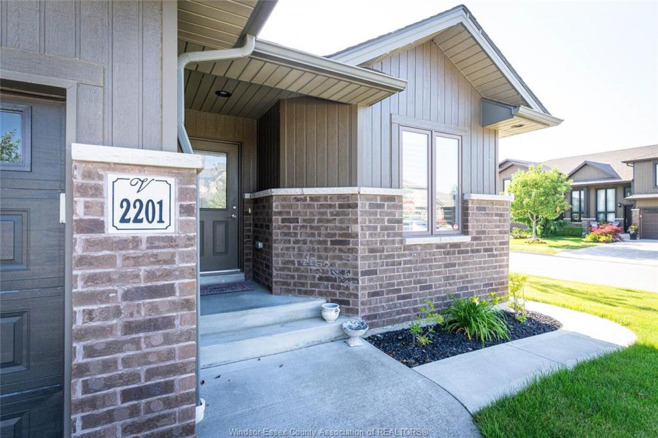 Windsor, ON, N8P 0B7, Canada, 4 Bedrooms Bedrooms, ,3 BathroomsBathrooms,Residential,For Sale,1893145