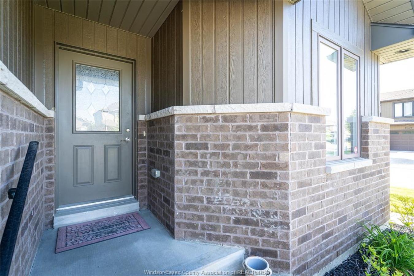 Windsor, ON, N8P 0B7, Canada, 4 Bedrooms Bedrooms, ,3 BathroomsBathrooms,Residential,For Sale,1893145