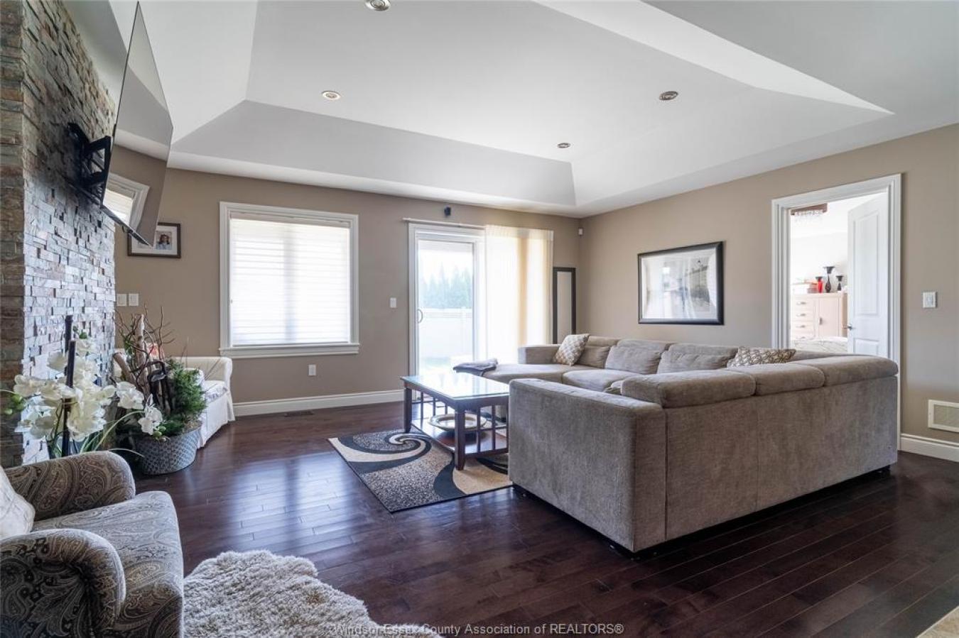 Windsor, ON, N8P 0B7, Canada, 4 Bedrooms Bedrooms, ,3 BathroomsBathrooms,Residential,For Sale,1893145