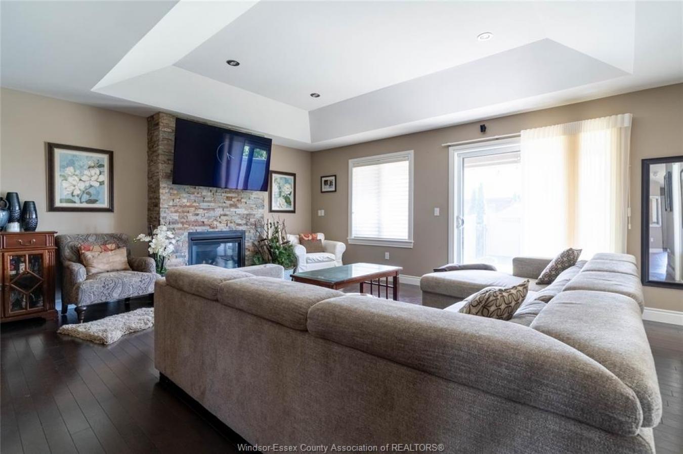 Windsor, ON, N8P 0B7, Canada, 4 Bedrooms Bedrooms, ,3 BathroomsBathrooms,Residential,For Sale,1893145