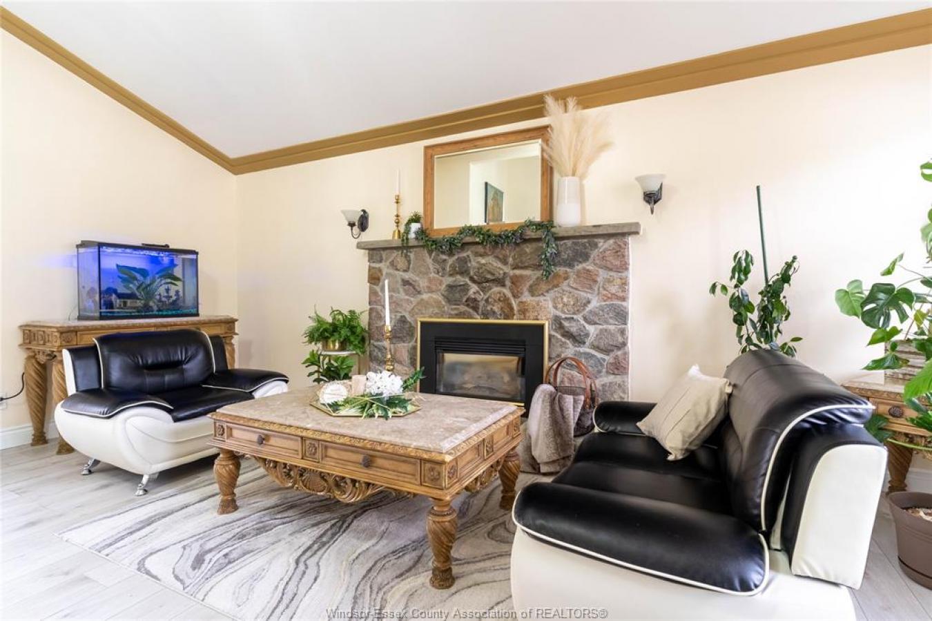 Windsor, ON, N9G 1E2, Canada, 5 Bedrooms Bedrooms, ,2 BathroomsBathrooms,Residential,For Sale,1893144