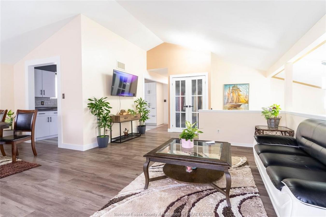 Windsor, ON, N9G 1E2, Canada, 5 Bedrooms Bedrooms, ,2 BathroomsBathrooms,Residential,For Sale,1893144